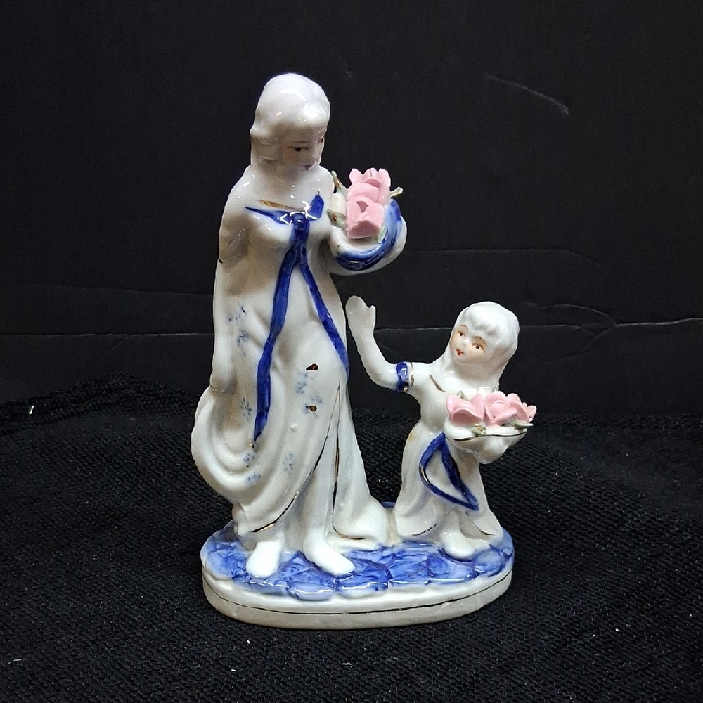Vintage porcelain figurine‎ of mother & child holding pink flower baskets